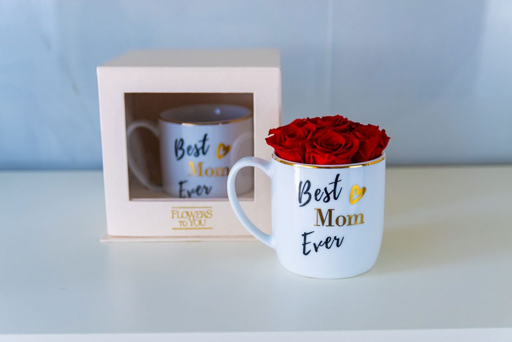 Caneca Best Mom Ever com Mini Rosas Preservadas Vermelhas - Imagem 3